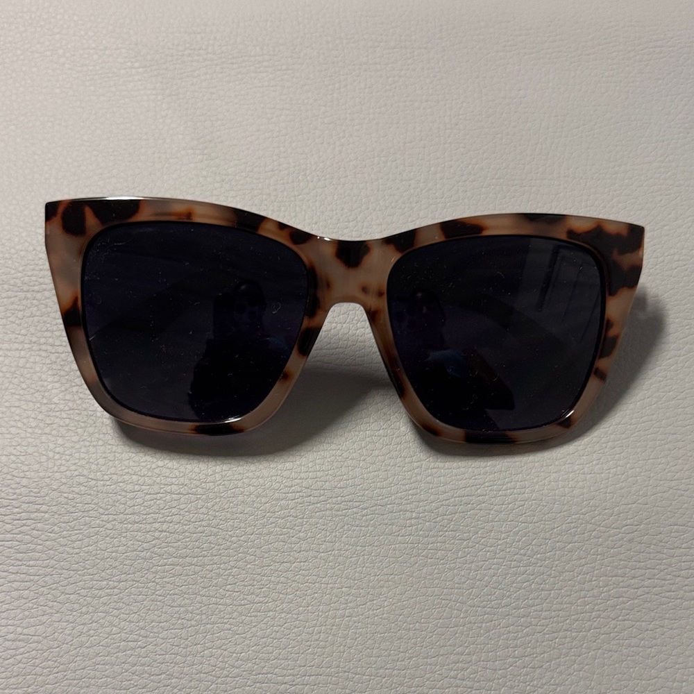 Chic Tortoise Shell Women's Sunglasses